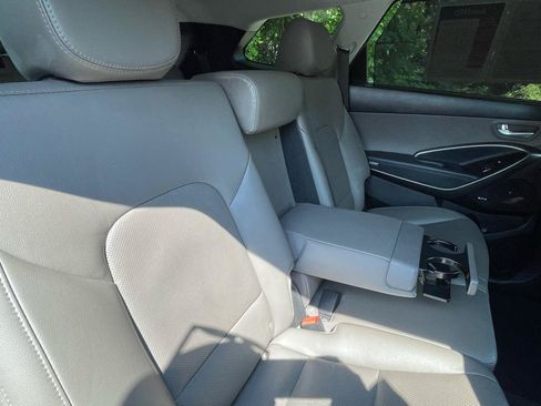 Used 2017 Hyundai Santa Fe AWD image 27