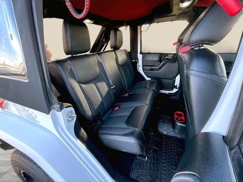 Used 2016 Jeep Wrangler Unlimited Sahara image 27