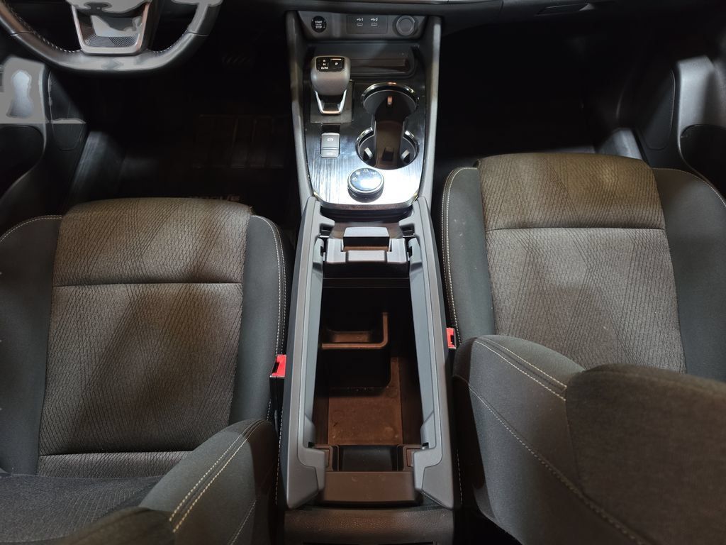 Used 2025 Nissan Rogue SV AWD/4WD image 16