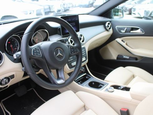 Used 2018 Mercedes-Benz GLA 250 image 23