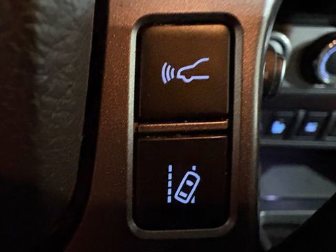 Certified 2018 Toyota Tacoma TRD Sport image 11