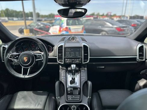Used 2016 Porsche Cayenne AWD/4WD image 12