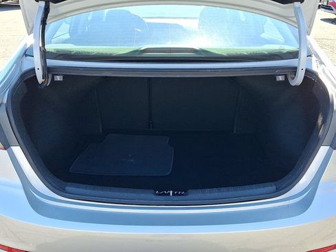 Used 2018 Hyundai Elantra SE FWD image 28