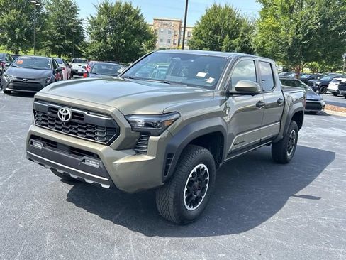 Used 2024 Toyota Tacoma TRD Sport AWD/4WD image 8