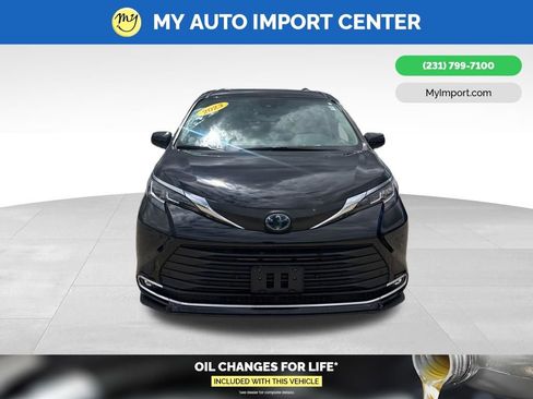 Used 2023 Toyota Sienna XLE AWD/4WD image 2
