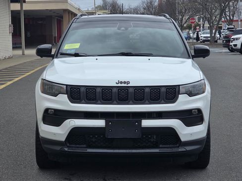 Used 2023 Jeep Compass Latitude w/ Sun and Sound Group AWD/4WD image 2