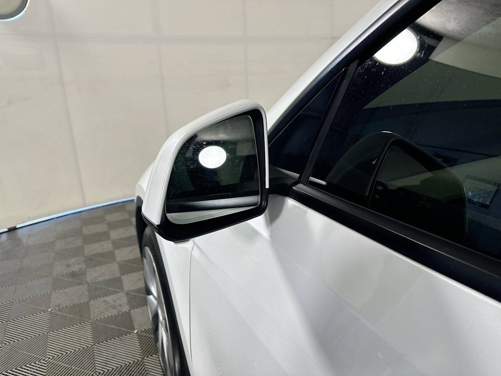 Used 2024 Tesla Model Y Long Range AWD/4WD image 9