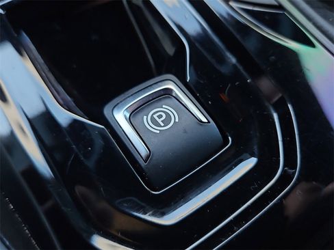 Used 2024 Chevrolet Colorado Trail Boss w/ Technology Package image 24