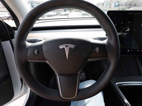 Used 2021 Tesla Model Y Long Range image 12