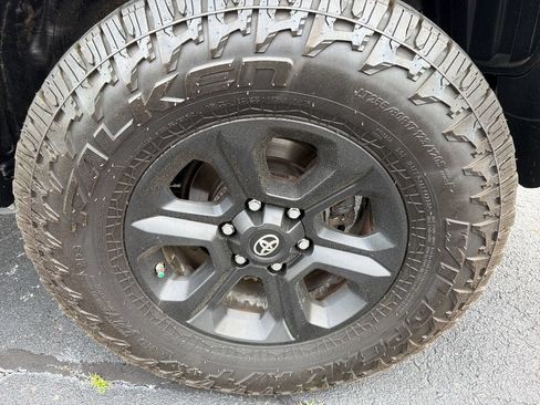 Used 2020 Toyota 4Runner SR5 AWD/4WD image 13