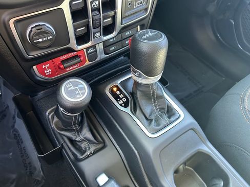 Certified 2025 Jeep Gladiator Mojave image 16