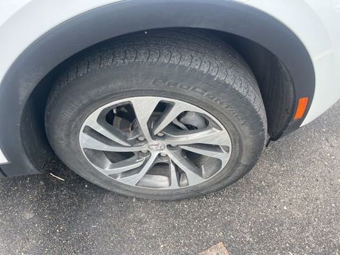 Used 2023 Buick Envision Essence image 2