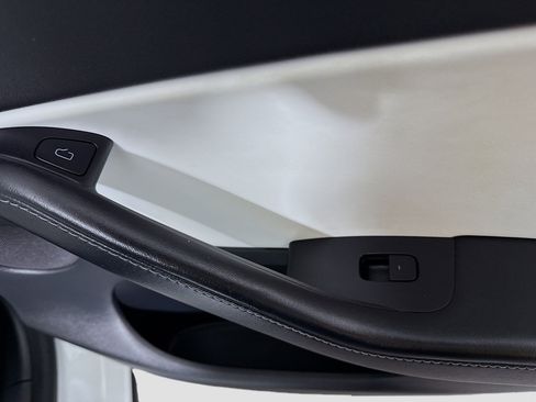 Used 2021 Tesla Model Y Performance image 30