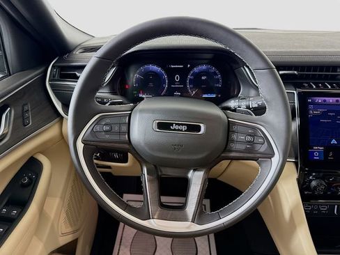 New 2025 Jeep Grand Cherokee Limited image 11