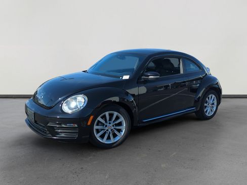 Used 2018 Volkswagen Beetle 2.0T S image 1