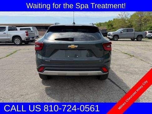Certified 2025 Chevrolet Trax LT FWD image 2