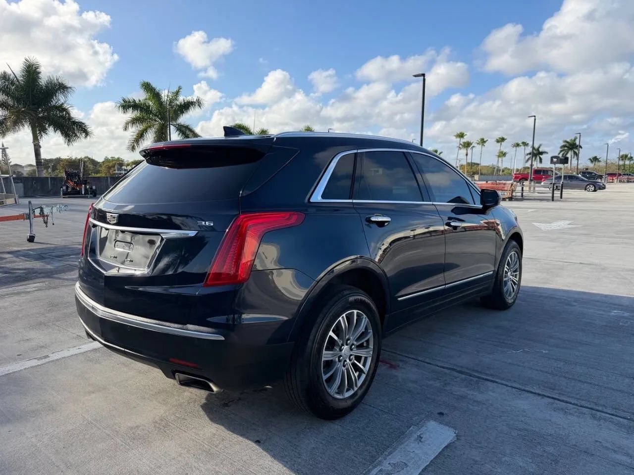 Used 2017 Cadillac XT5 Luxury w/ Driver Awareness Package FWD image 8