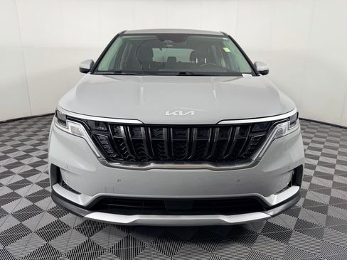 Used 2024 Kia Carnival EX image 10