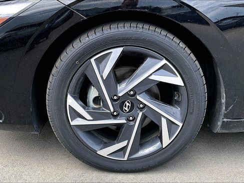 Used 2025 Hyundai Elantra SEL FWD image 34
