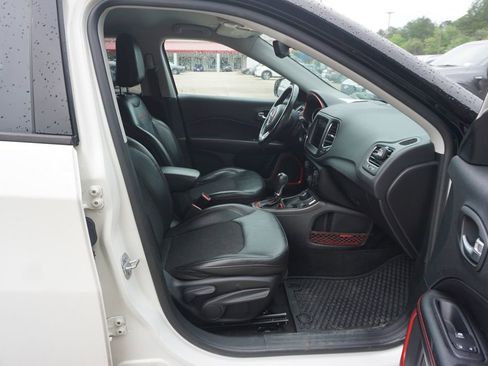 Used 2019 Jeep Compass Trailhawk w/ Cold Weather Group AWD/4WD image 16