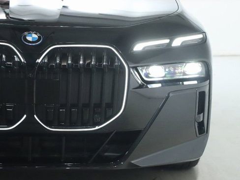 Certified 2025 BMW i7 xDrive60 image 7