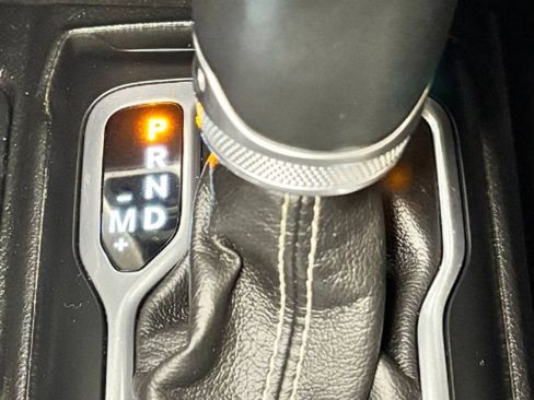 Used 2018 Jeep Wrangler Unlimited Sahara image 34