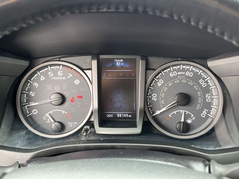 Used 2016 Toyota Tacoma TRD Sport w/ Towing Package AWD/4WD image 17