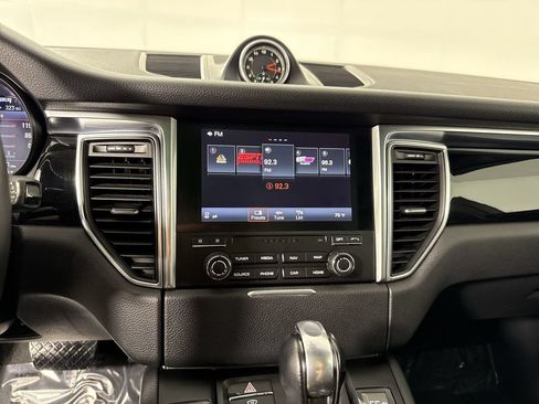 Certified 2018 Porsche Macan AWD/4WD image 28