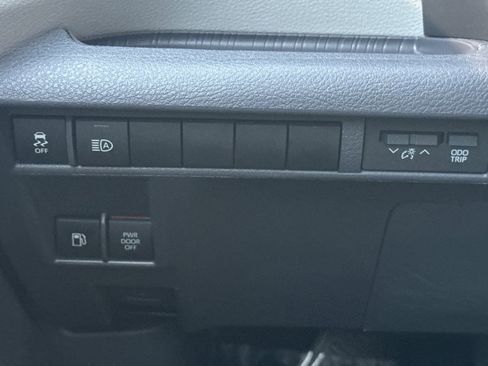 Certified 2023 Toyota Sienna XLE image 34