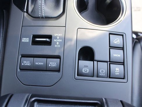 Used 2023 Toyota Highlander XLE AWD/4WD image 21