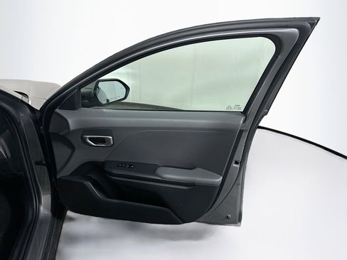 Used 2025 Kia K4 LXS image 32