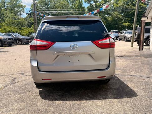 Used 2017 Toyota Sienna LE FWD image 6