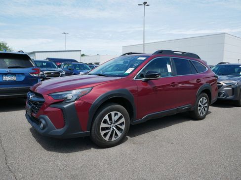 Used 2023 Subaru Outback Premium AWD/4WD image 2