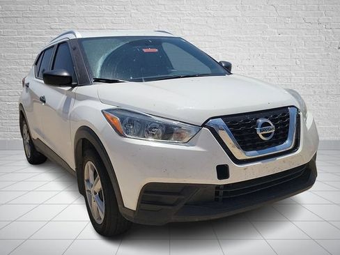 Used 2019 Nissan Kicks S FWD image 4