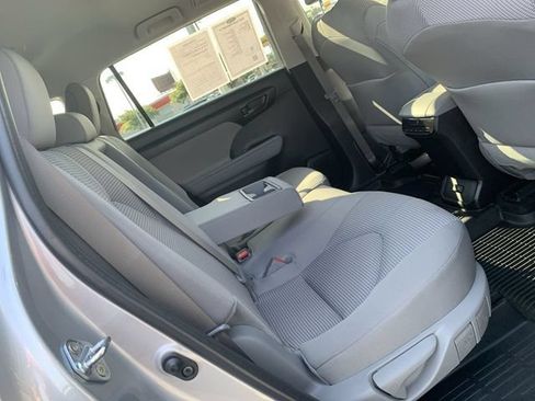 Used 2025 Toyota Highlander LE FWD image 12