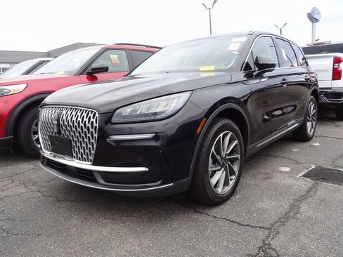 Used 2023 Lincoln Corsair AWD w/ Equipment Group 101A image 3