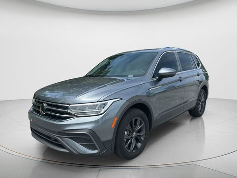 Used 2024 Volkswagen Tiguan SE image 1