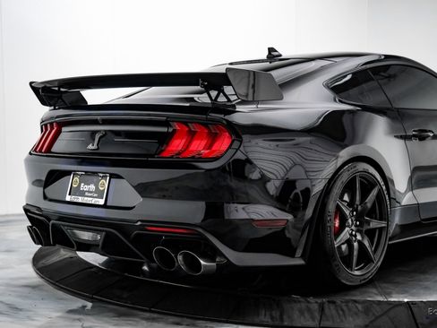 Used 2020 Ford Mustang Shelby GT500 w/ Carbon Fiber Track Pack image 14