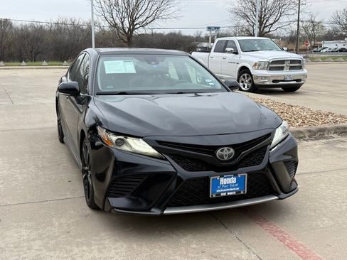 Used 2019 Toyota Camry XSE image 7