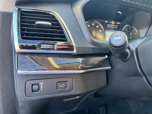 Used 2018 Volvo XC90 T5 Momentum w/ Convenience Package image 14