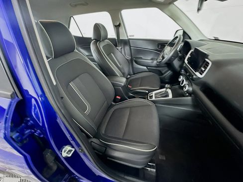 Used 2025 Hyundai Venue Limited image 30
