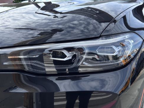 Used 2022 BMW X7 xDrive40i w/ Premium Package image 11