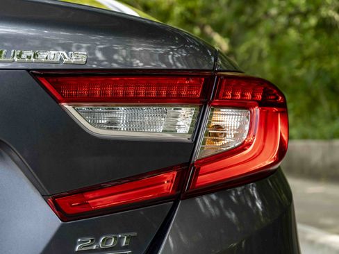 Used 2019 Honda Accord Touring image 13