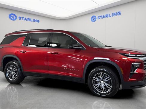 Used 2024 Chevrolet Traverse LT image 12