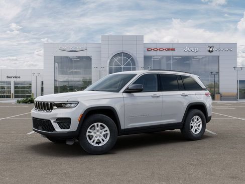 New 2025 Jeep Grand Cherokee Laredo image 2