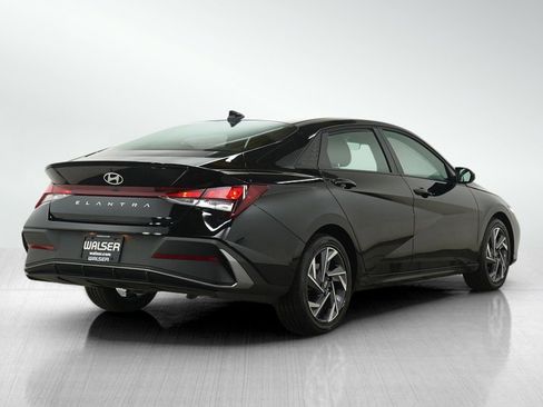 Used 2025 Hyundai Elantra Sport image 5