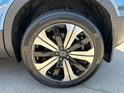 Used 2023 Volvo XC40 Recharge Plus image 14