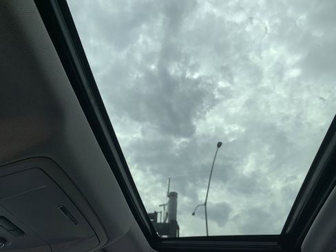 Used 2015 Chevrolet Suburban LTZ image 28