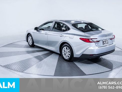 Used 2025 Toyota Camry LE image 7