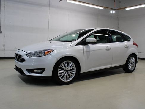 Used 2016 Ford Focus Titanium image 4